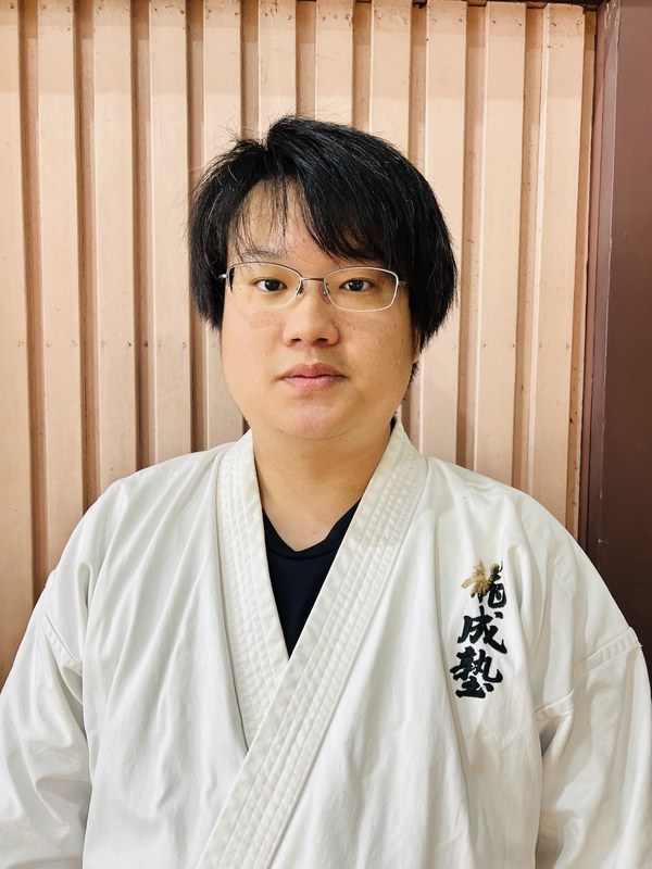 龍成塾 指導員 岡本龍樹（初段）